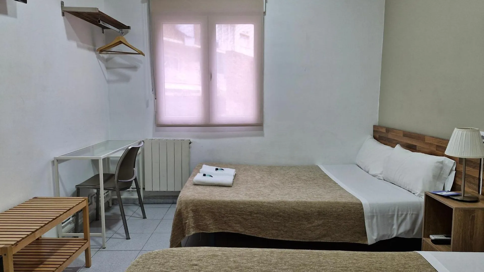 Guest house Hostal Elkano Barcelona Spain