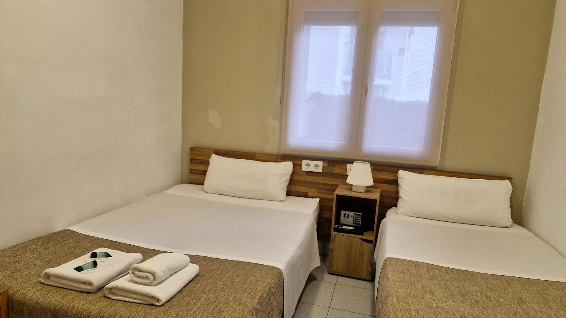 Hostal Elkano Barcelona Guest house