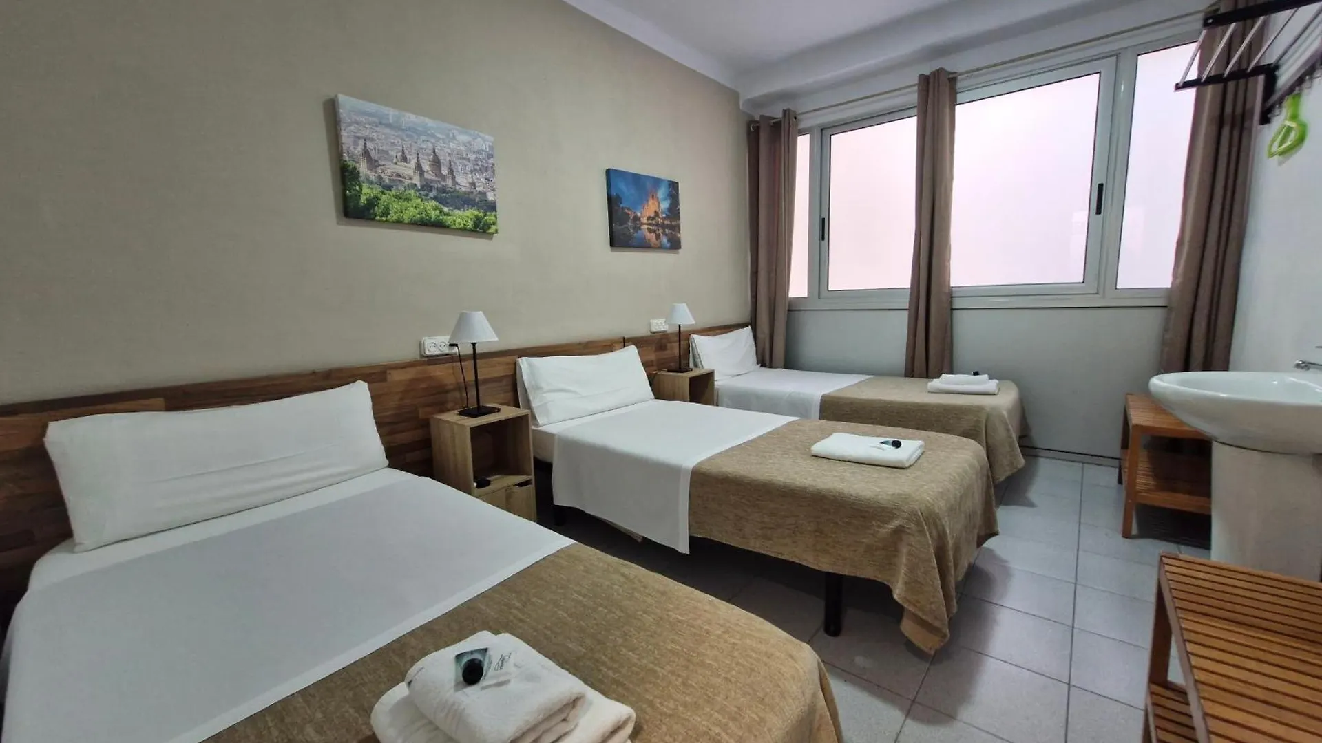Guest house Hostal Elkano Barcelona Spain